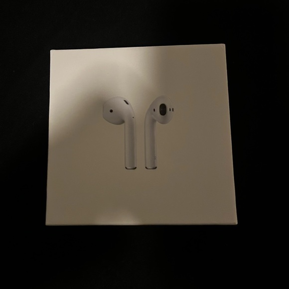 Apple AirPods with Wireless Charging Case - White